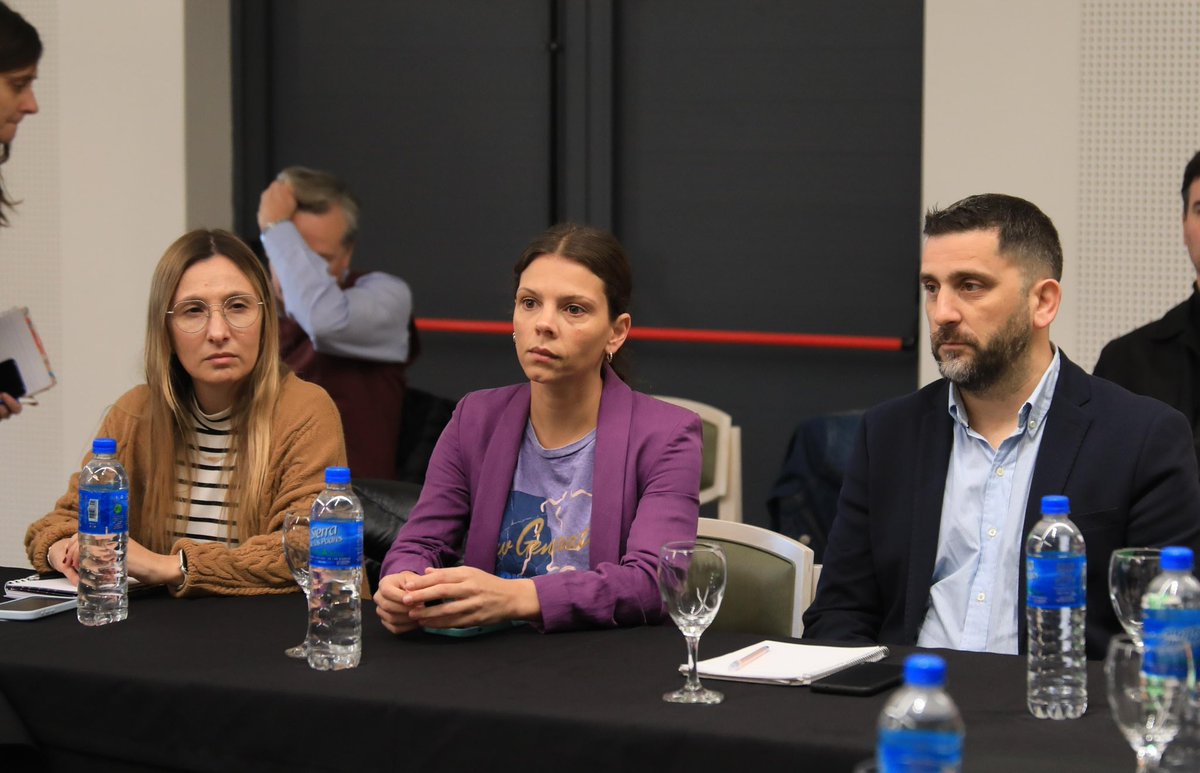 giselmahmud's tweet photo. 👉 Hoy participé de una reunión en la @RuralRafaela junto a autoridades municipales y comunales de la región, @MinSegSF y @ProduccionSF del gobierno provincial, personal de la Unidad V de Policía, la Guardia Rural de Los Pumas y legisladores provinciales para abordar la problemática de los delitos rurales que vienen afectando a productores y vecinos del dpto castellanos.

🗣️ Es esencial mantener un diálogo constante y coordinar esfuerzos para prevenir, investigar, sancionar y poner un freno a estos hechos delictivos que afectan nuestro derecho a trabajar, producir y vivir seguros y en paz.

🌹 Desde el bloque socialista, acercamos una propuesta para la constitución de mesas locales de coordinación entre los distintos actores que deben trabajar juntos y también nuestra voluntad de sumar en todo aquello que sea necesario.