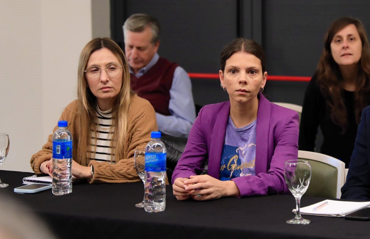 giselmahmud's tweet photo. 👉 Hoy participé de una reunión en la @RuralRafaela junto a autoridades municipales y comunales de la región, @MinSegSF y @ProduccionSF del gobierno provincial, personal de la Unidad V de Policía, la Guardia Rural de Los Pumas y legisladores provinciales para abordar la problemática de los delitos rurales que vienen afectando a productores y vecinos del dpto castellanos.

🗣️ Es esencial mantener un diálogo constante y coordinar esfuerzos para prevenir, investigar, sancionar y poner un freno a estos hechos delictivos que afectan nuestro derecho a trabajar, producir y vivir seguros y en paz.

🌹 Desde el bloque socialista, acercamos una propuesta para la constitución de mesas locales de coordinación entre los distintos actores que deben trabajar juntos y también nuestra voluntad de sumar en todo aquello que sea necesario.