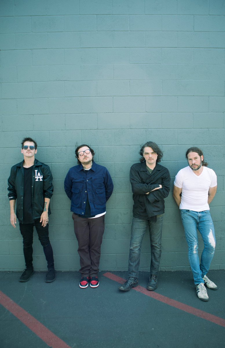 porqueTTarg's tweet photo. "My Chemical Romance":

Porque surgieron rumores de que la banda estaría negociando para el Lollapalooza 2025. https://t.co/XOl5e4uD5N