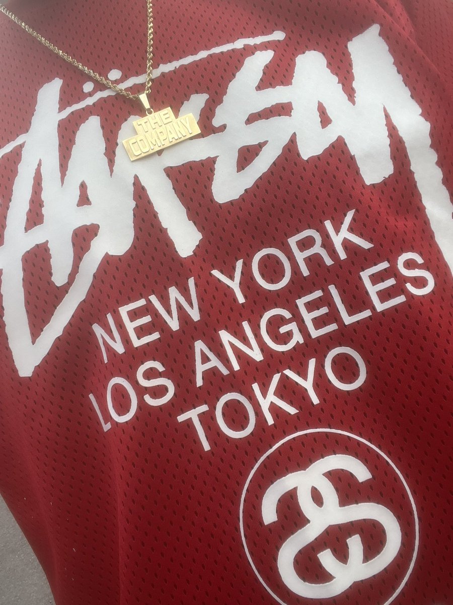 TheManWithESPN's tweet photo. @WesKhalifaNY @soleguru @HatClub
#FOTD🧢
#HATCLUB👑
Buffalo #Bisons🦬
Dirty #KAWS Mickey🥤📌
#JustDon Jason Hockey Mask🥅📌
#Pirates🏴☠️📌
StuSSy for top👕❤️
#KOTD👟
Red & Black 1’s❤️🖤 https://t.co/q9fLgvo5LK
