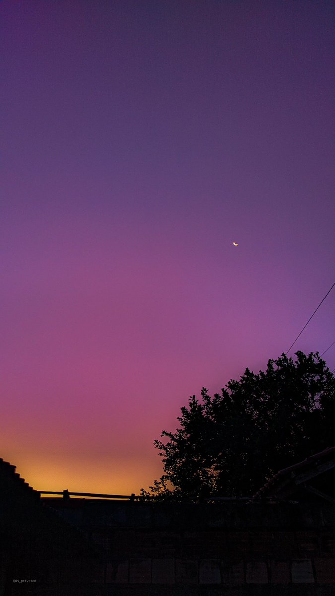 ds_privated's tweet photo. Late afternoon, for the beginning of a beautiful night🌃

#LateAfternoon #BeautifulNight #Moonlight #MoonPhase #EveningSky #TwilightVibes #GoldenHour #NaturePhotography #SkyLovers #NighttimeBeauty #MoonGazing #MagicalMoments #SereneViews #NightSky #MoonMagic #DreamyScenes https://t.co/PYib18ZLIH