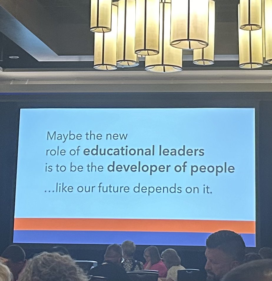 HectorLeadsTX's tweet image. #txedFest #InspiringLeaders