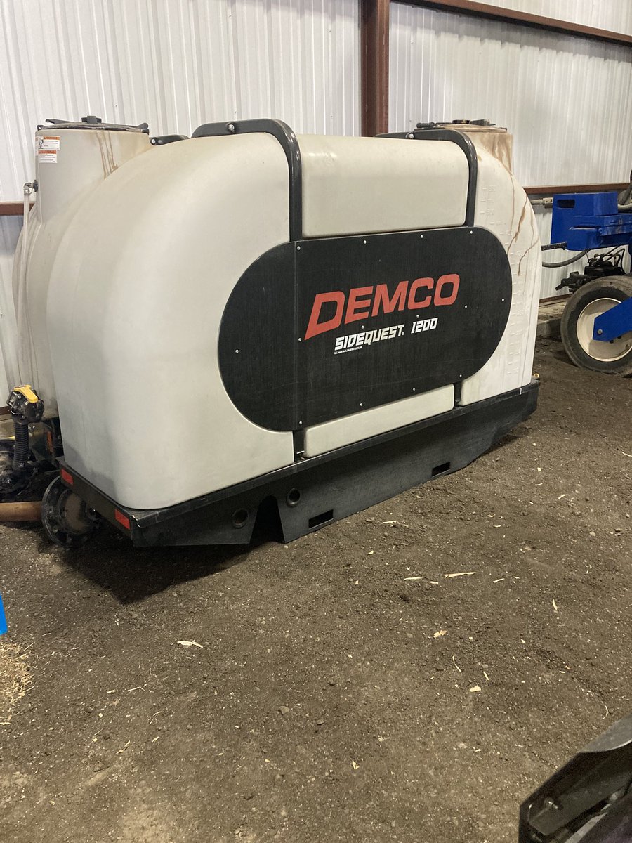 MrSederstrom's tweet photo. Fore sale!  A set of demco sidequest 1200 saddle tanks for fendt 1000 series tractors.   Compatible with various grip air inflation system.  Demco part number 9422267 and had a list price of $27466.00.   Asking $18,500 OBO   Thanks for looking https://t.co/ppG4CWhVyd