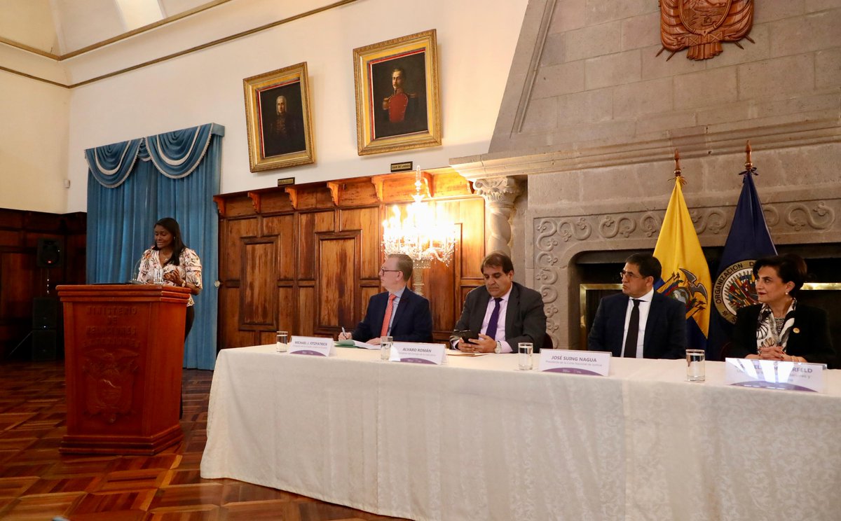FiscaliaEcuador's tweet photo. En su intervención, la fiscal general del Estado, @DianaSalazarM2, reconoce la importancia de la iniciativa del Departamento de Seguridad Pública de la @OEA_Seguridad y el apoyo financiero de la Oficina de Asuntos Antinarcóticos y Aplicación de la Ley (INL), de la @USembassyEC. https://t.co/vwwnKhqNYZ