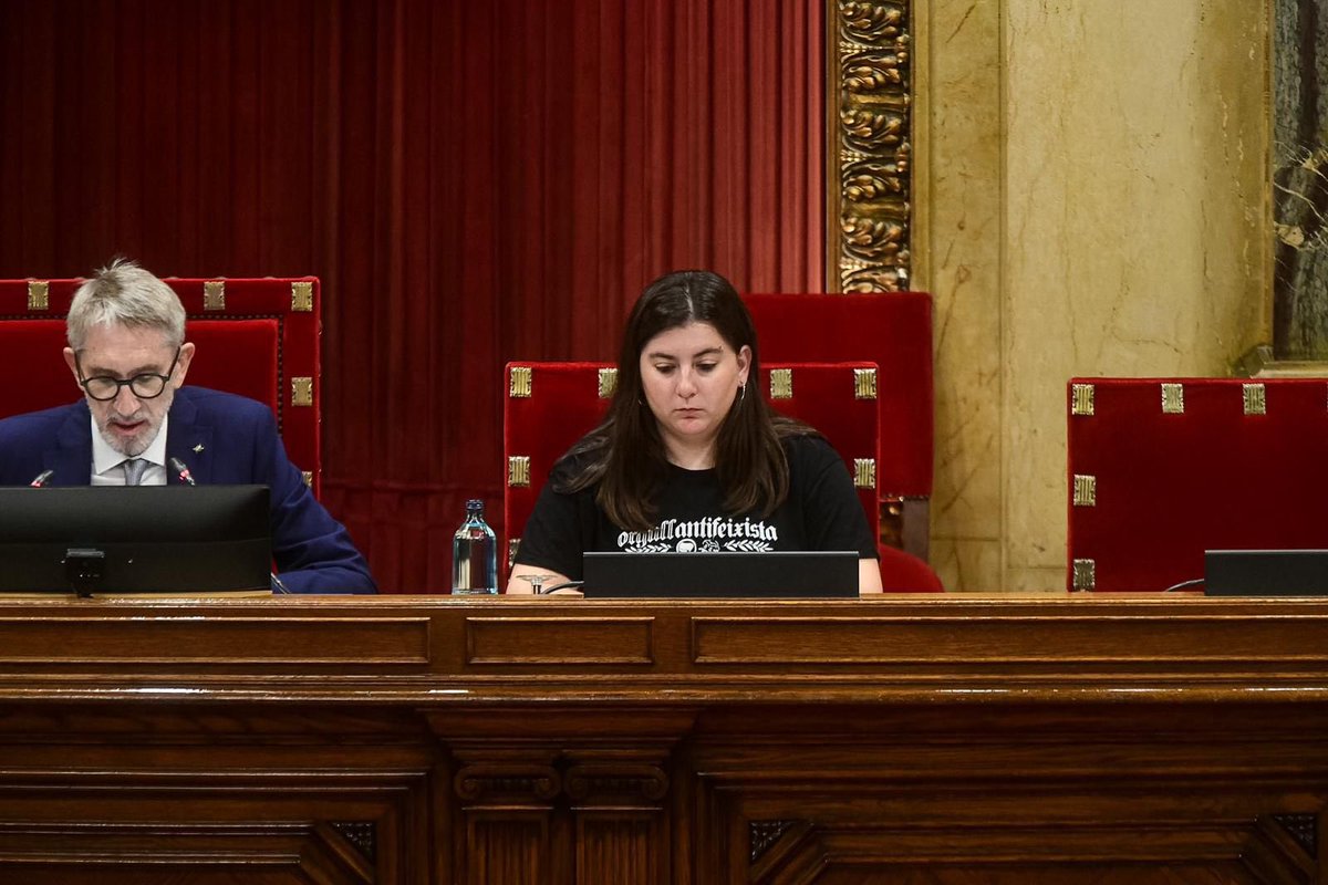 Inici de la XV legislatura. És un honor ser la diputada del <a href="/JoventRepublica/">Joventuts d’Esquerra Republicana</a> al Parlament de Catalunya. Per la justícia social, per la llibertat, per ser l’altaveu del jovent i per plantar cara a l’extrema dreta. Som-hi! ✊🏻