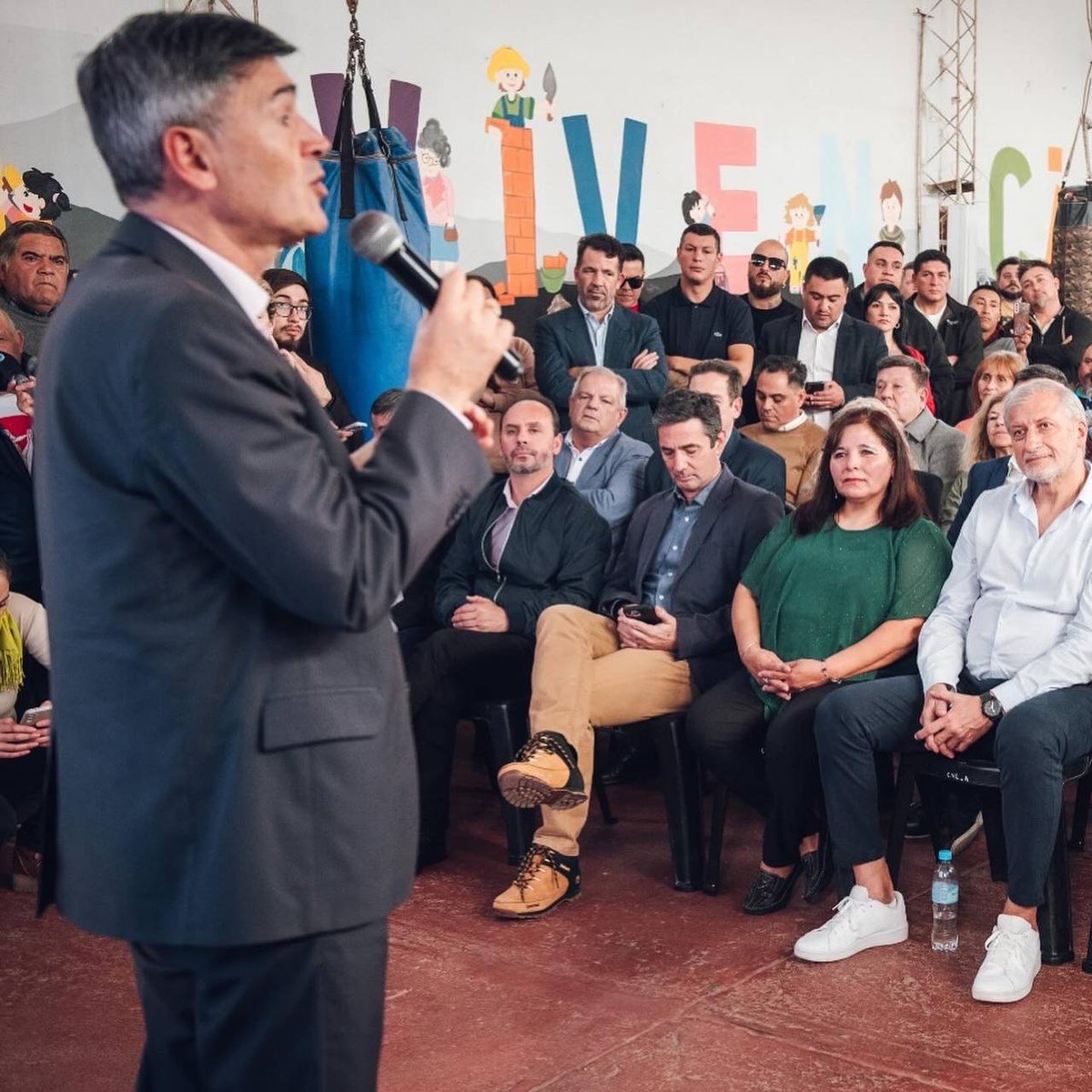 AmbrosioTucho's tweet photo. Fortaleciendo el #vecinalismo “Codo a Codo”! 💪

Acompañamos al intendente @PasseriniOk en la presentación de “Codo a Codo” en el Centro Vecinal Empalme y Ampliación Empalme. https://t.co/ehx6pgkTDC