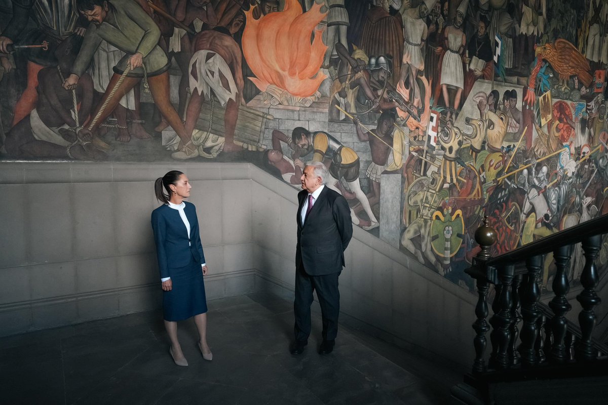 elgatopolitico_'s tweet photo. 🔴🔴Histórico.
AMLO recibe en Palacio Nacional, por primera vez, a la virtual Presidenta electa, Claudia Sheinbaum. 
¡Viva México! 🇲🇽🥁🥁 https://t.co/68HwwLorOA