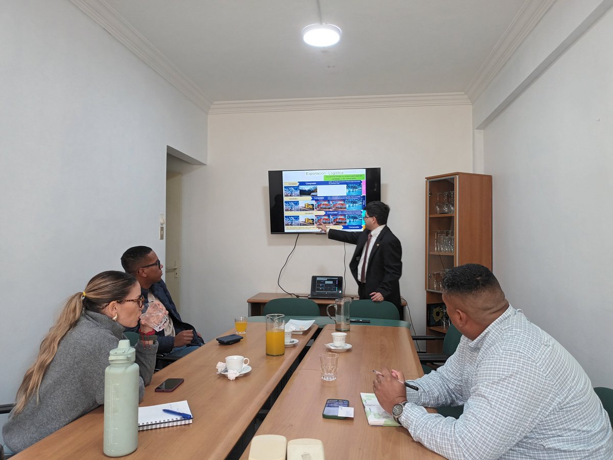NicolasRubioB's tweet photo. Bonjour! El 05-jun-2024 estuvimos en la CCI Venezolano Francesa impartiendo nuestro taller/módulo 6 "Gerencia de relación con distribuidores internacionales" del Programa de Formación en #NegociosInternacionales.
@angelaincerti @cciavf #CCIAVF #NegociosInternacionalesCCIAVF
1/2 https://t.co/Xf9aX9jf7k