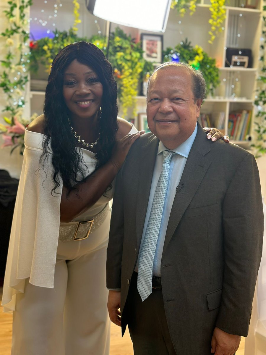 CelebLM's tweet photo. Quote from yesterdays event with Prem Rawat @dwaynamics 

“we are all candles, and by engaging with others we can rekindle that flame.

Be in awe of the ripple effect. You can impact someone peacefully, and gracefully, and they can carry that wave far beyond your imagination.’ https://t.co/BztiEHmKc6