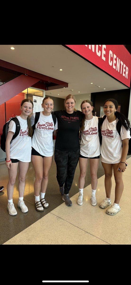 ediemiller27's tweet photo. Thank you @CycloneVB for a great camp! I had so much fun scrimmaging and touring the campus! #CyVBCamp #libero https://t.co/bAUORAv18W