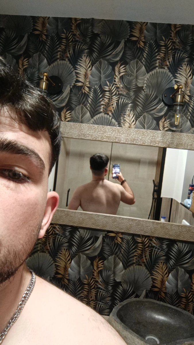 dubilito's tweet photo. renovado el baño, ahora parece del LiderJ https://t.co/08cFvp4MC5
