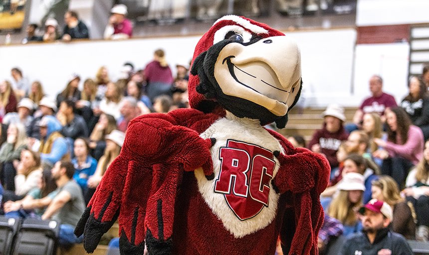 d1_Siah_'s tweet photo. Blessed to receive an offer from Roanoke college  @MrKleanKutVA @CoachGerardJ @RecruitingHSHS @RoanokeFB https://t.co/xKpuU6wUe1
