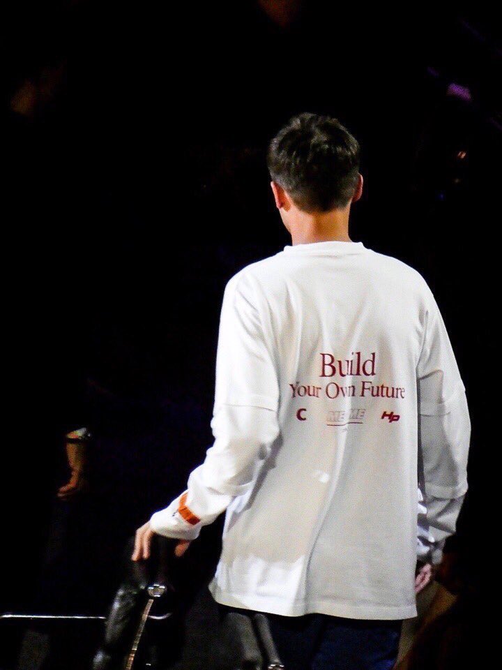 LovesSaturdays's tweet photo. “no matter how hard you try,you can’t stop me now”
“build your own future”
Louis at xF July22, 2018
#MeAndYouInnitLouis
#ProudOfLouis
#AlwaysOnYourSideLouis
#OneDirectionOwnsOneDirection https://t.co/Cd9RsRtqS8