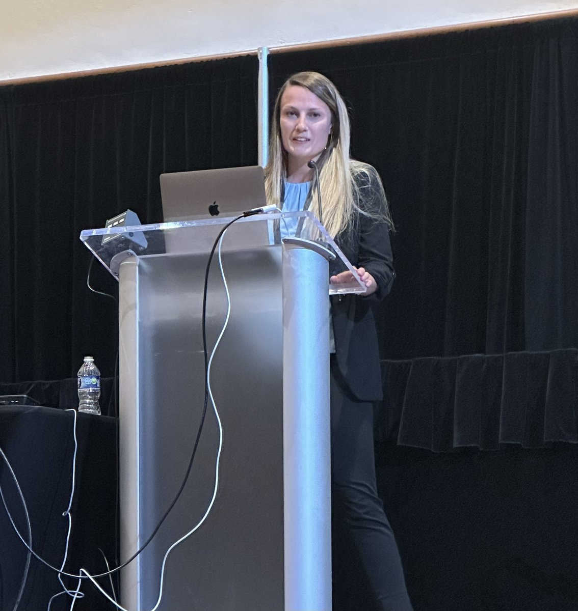 Laura König tweet media