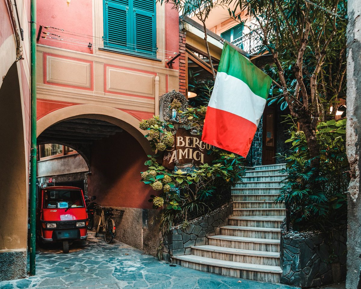 CharmOfCulture's tweet photo. What are the Top 100 Best Places in Italy to visit? We tried to tackle this in our latest travel blog post (linked below)

We divided the list into 4 groups of 25. This first thread will be the Top 25 cities in Italy with a population over 100,000.

https://t.co/FO1QtbhcNU https://t.co/L8VYCW8ytz