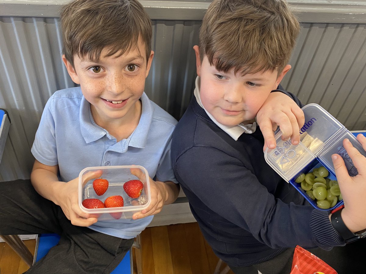 HarthillPS's tweet photo. Our healthy lunchboxes are looking delicious! Well done to school council for all their work behind this very positive change! ๐๐๐๐ฅ๐๐ฅ #bekindtoyourbody #kindness https://t.co/G828OFJPQf