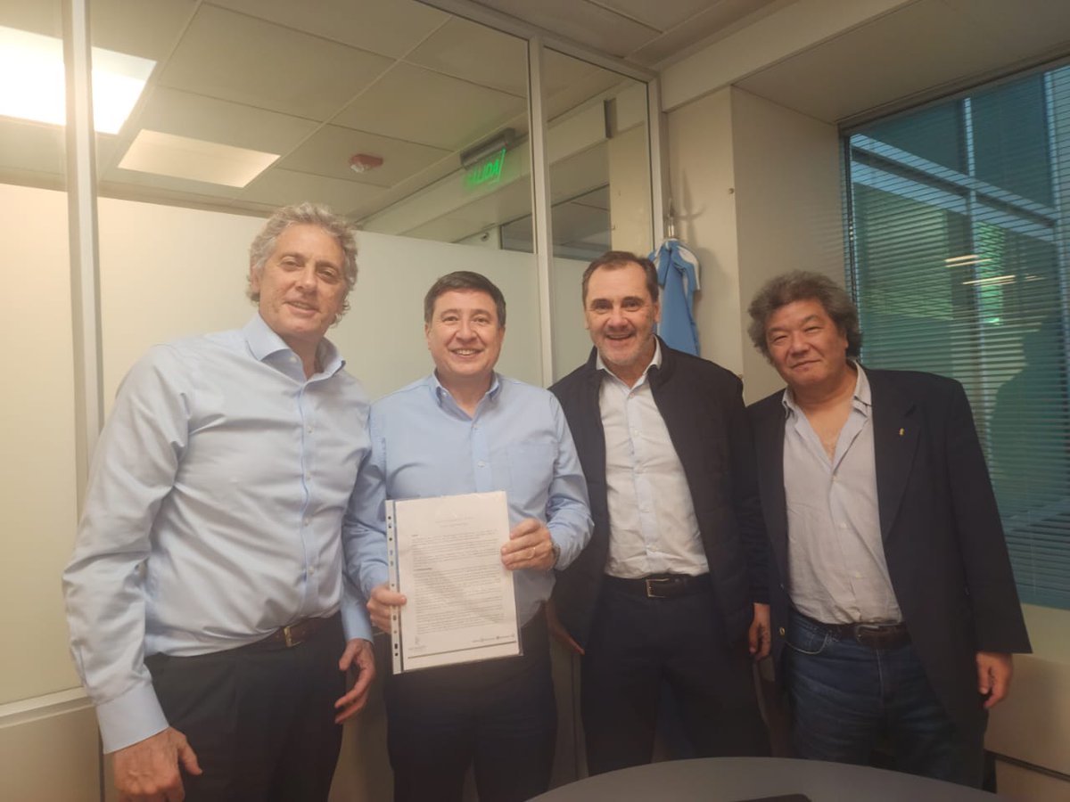 MonapyAr's tweet photo. 👉 Hoy se concretó una excelente reunión con el Diputado Nacional de la Comisión Pyme, Daniel Arroyo.
La plana Mayor del Monapy reunida 🇦🇷🇦🇷🇦🇷🇦🇷.
#Argentina #monapy #noticias #pyme https://t.co/CkoNRCPypQ