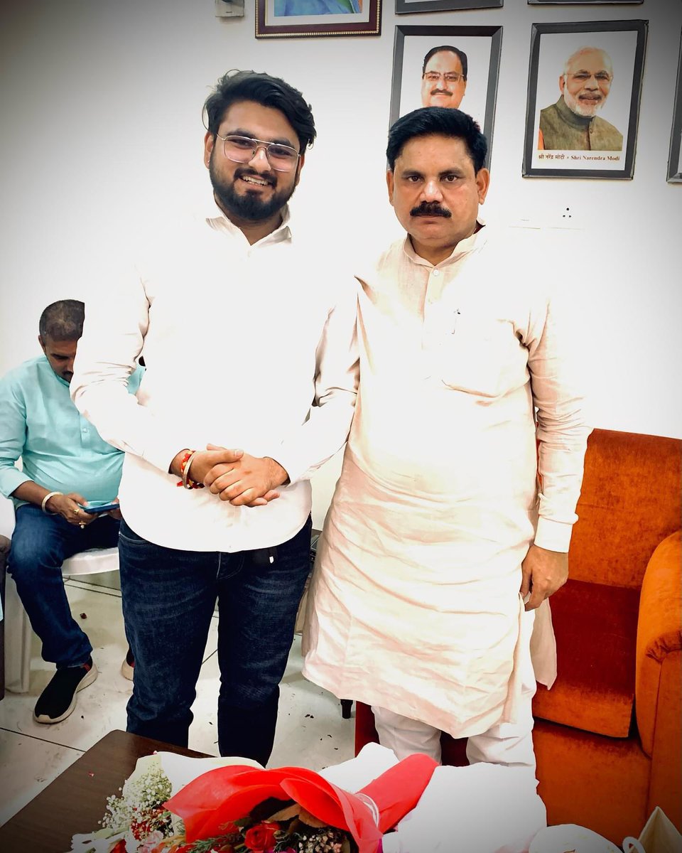 akash_soni1111's tweet photo. Had the honor of meeting with Shri Satish Chandra Dubey, the Minister of State for the Ministry of Coal and Mines, Union of India. I congratulated him on assuming this significant responsibility in the Modi 3.0 government.
@satishdubeyy 
#modi #ministry #india #politics https://t.co/Yu6Ns2K8hr