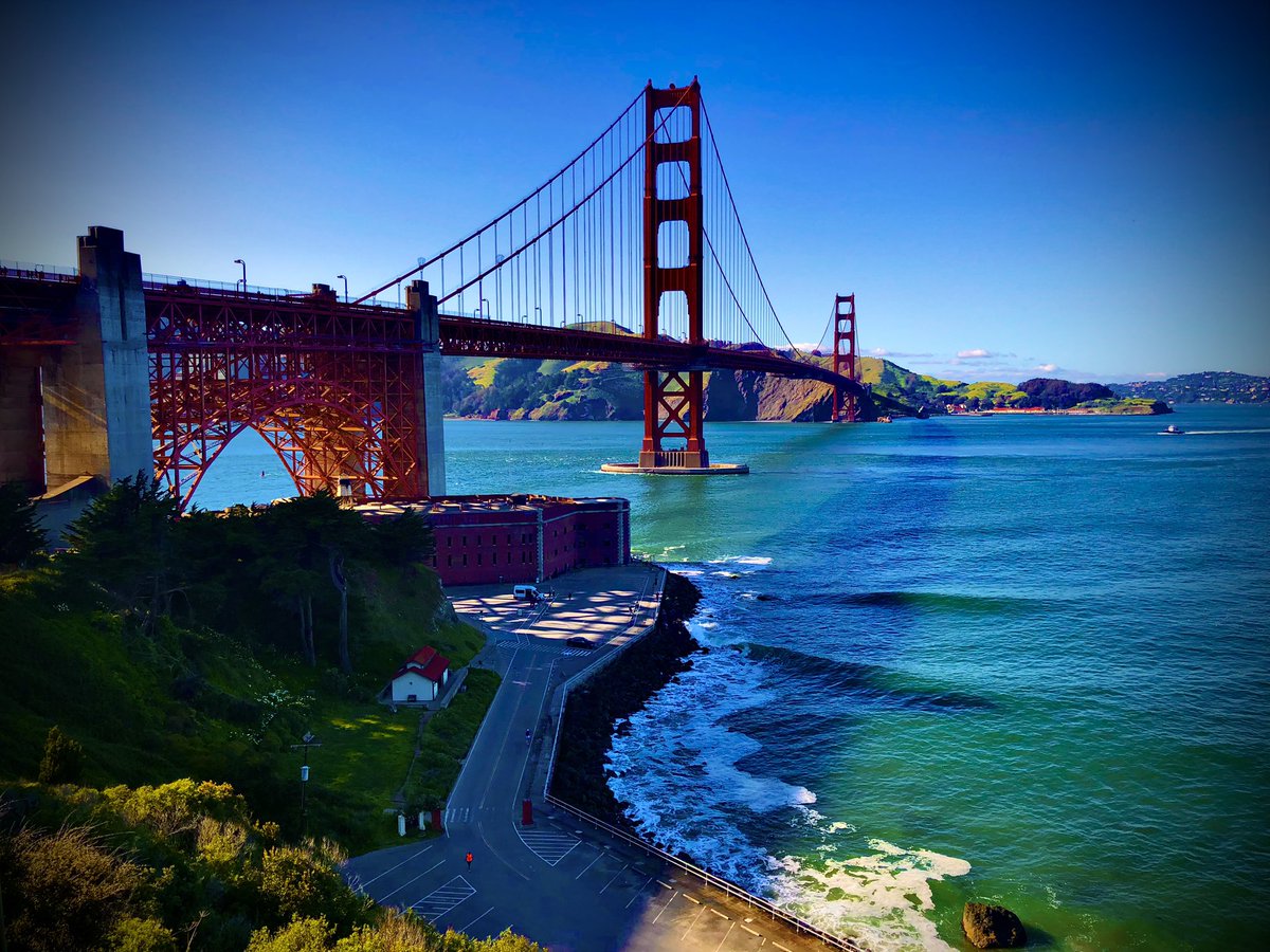 litolits's tweet image. You have the sun shining over you, &amp;amp; the ocean crashing below you.
You got that rusty tone you’d love to glow.
Now you got that mighty look in your eyes telling me to click it…
You just never go out of style!

#GoldenGateBridge #SanFrancisco
#SimpleImage #iPhoneography…