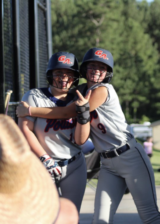 khloebondar10's tweet photo. The friendship we build are just as important! #softball #gapfamilia #gapower https://t.co/MB99WZNx6A