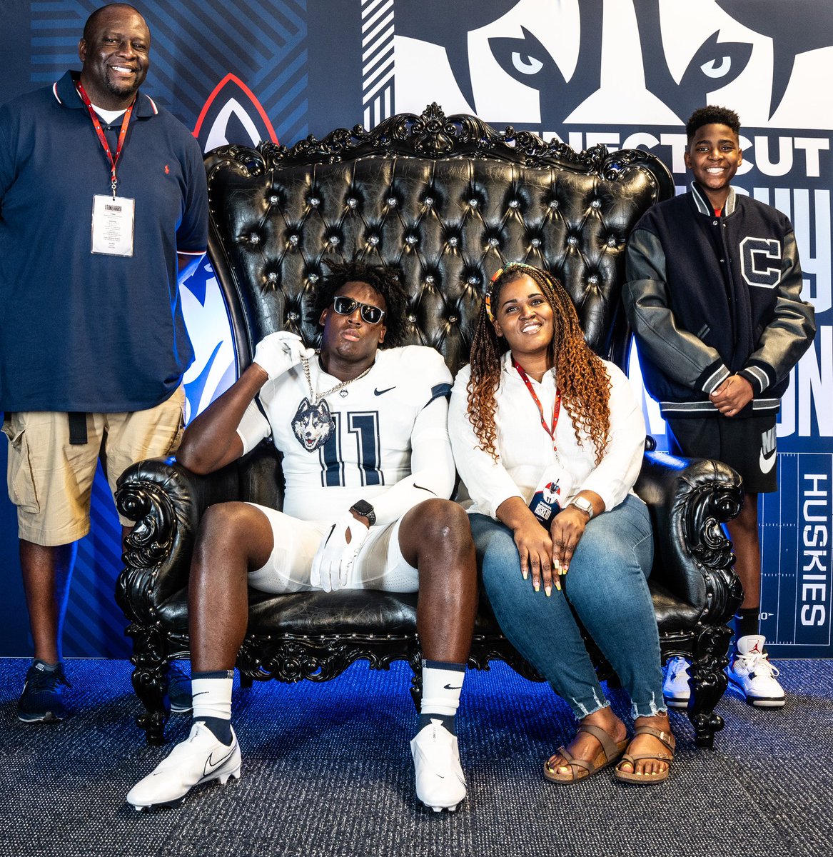GavinAskew's tweet photo. Thank you to the whole @UConnFootball staff for a great official visit weekend 🔥👀.@CoachJimMoraFB @Coach_MBrock @CoachMac_UCONN @HgroveFootball @GroveRecruits @RecruitGeorgia @NwGaFootball https://t.co/RHbQKgl0XH
