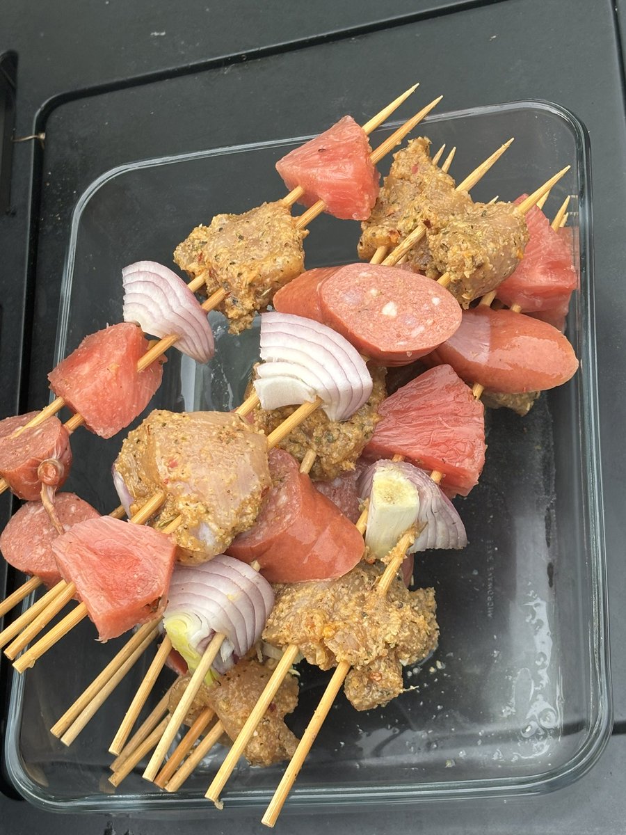 TreeLanka2's tweet photo. Waiting for this grill to heat up so I can be a #Fatty #ChickenKabobs w/ #Sausage #RedOnion & #PinkPineapple 🤤🥰😎 https://t.co/Rz9aTZALtd