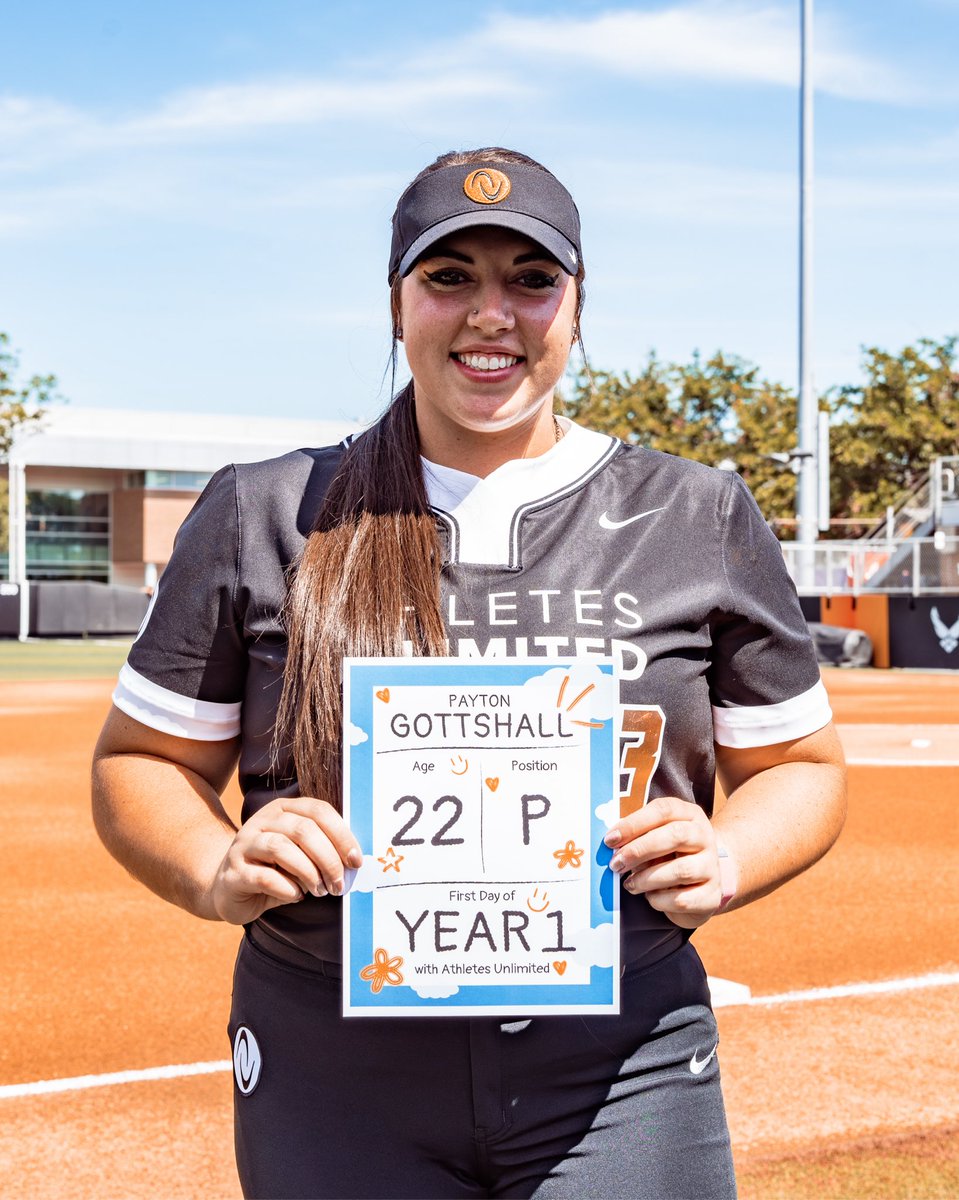 theAUSLofficial's tweet photo. welcome to the pros 🫶

#AUProSB x @Vol_Softball https://t.co/brtdSzefHa