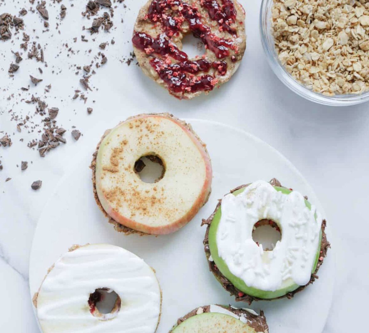 CoolSchoolFood's tweet image. How sweet are these?! Slice, fill, and decorate with any of your and your kids’ favorite flavors: almond or other nut butter or vegan cream cheese, and sugar-free jam! 

#inspire #summerlunchideas #funkitchen #plantbased #foodforkids #funsnack  #vegankids  #happiness