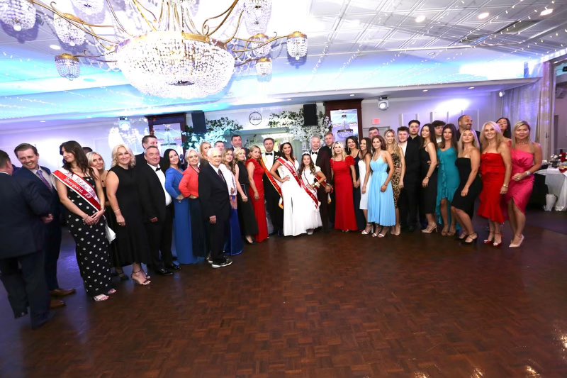 PLinNewYork's tweet image. Congratulations &amp;amp; good luck to Robert Tarnawski, president of @PulaskiBusiness, on his sashing 🎉 as a Marshal of the #Greenpoint contingent during 2024 Pulaski Parade. 
Despite ongoing changes Greenpoint remains a symbol of a vibrant 🇵🇱community in 🗽 and its years-long heritage