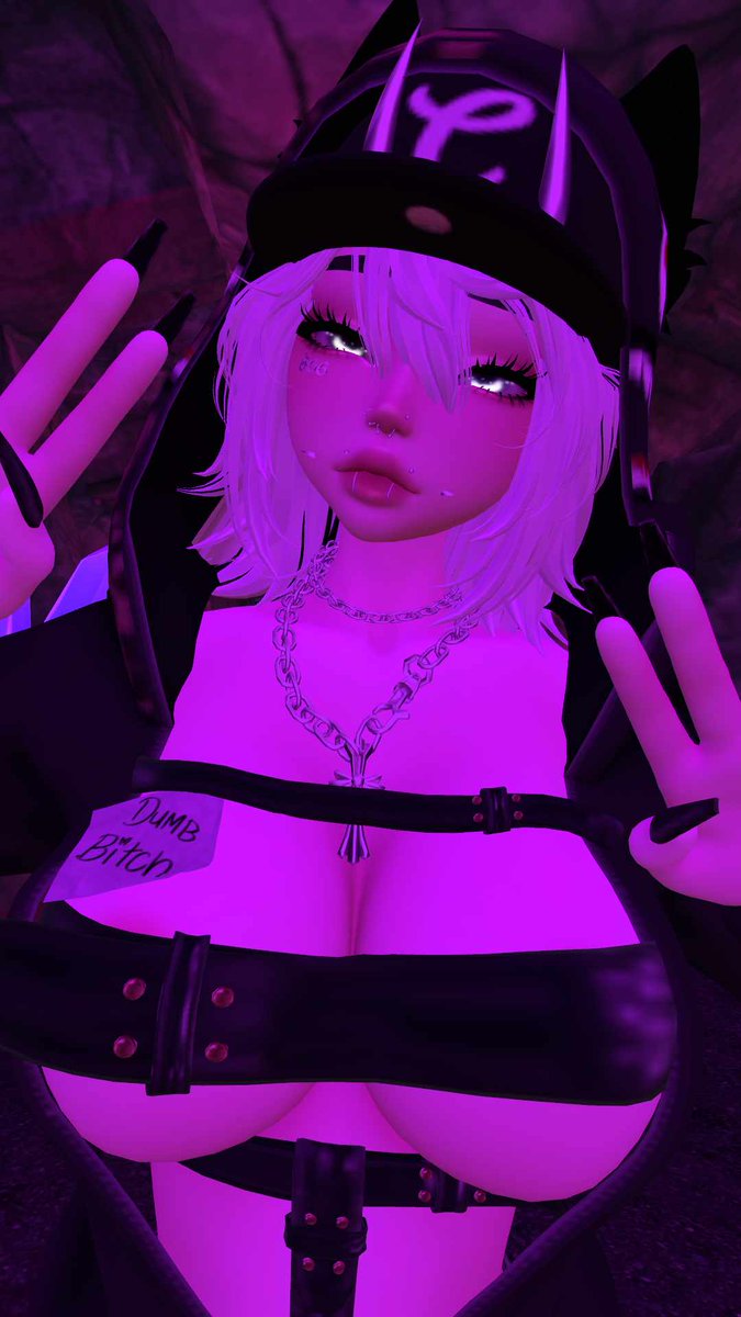 ZombieSnowBunny's tweet photo. F*CK IT sending boob pic to everyone who says ‘hi’ 😛 https://t.co/gBznZqSLGQ