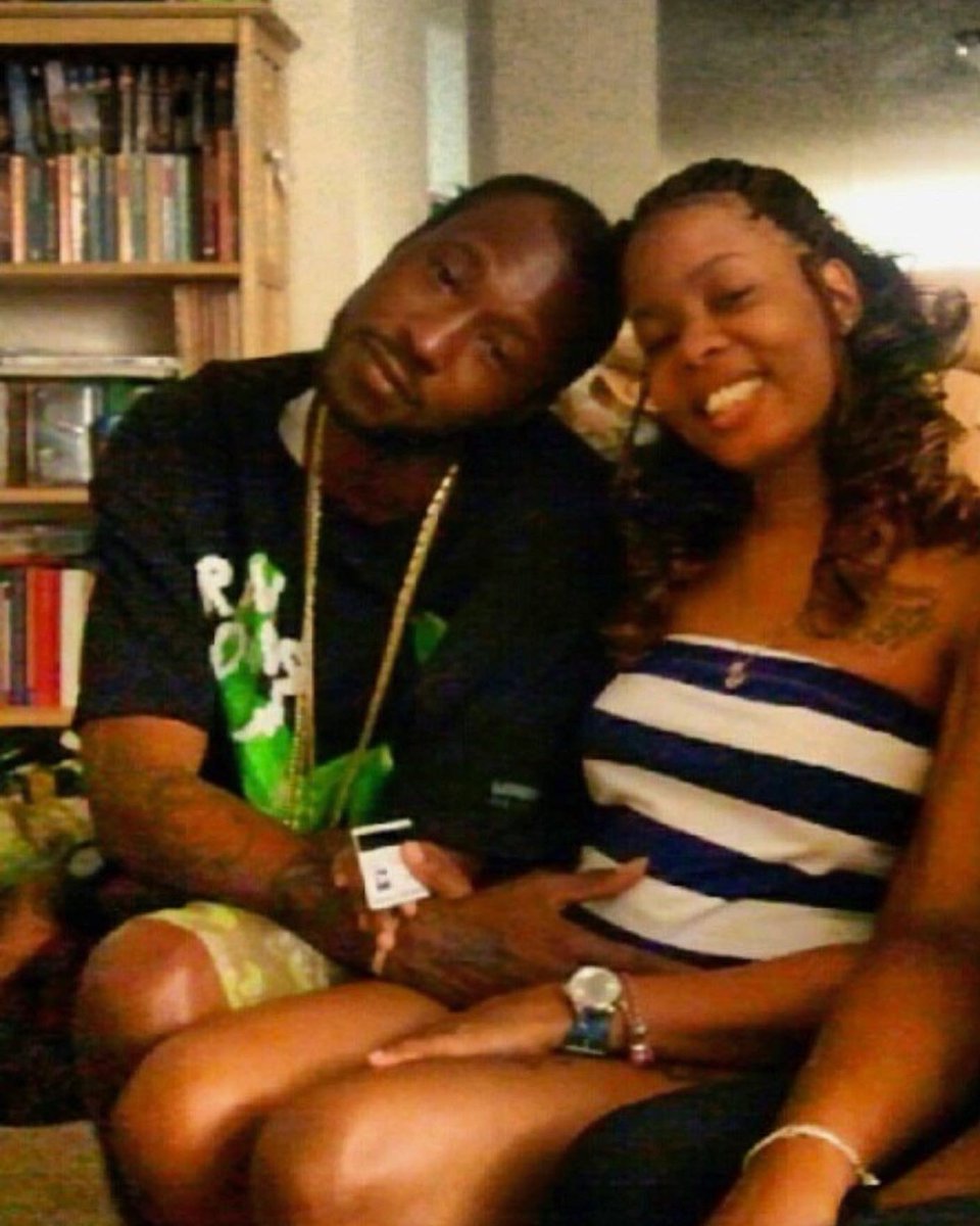 alabamatattoo27's tweet photo. First my son’s mother on April 24th, my daughter’s mom exactly a month and two days after to a stray bullet. My life has changed in a matter of a month. Rest well Shayla J or as I called her “baby mama”. 😔🥺😢 #RipShaylaJ #forever40 #LLShaylaJ https://t.co/zSC4viWWd7