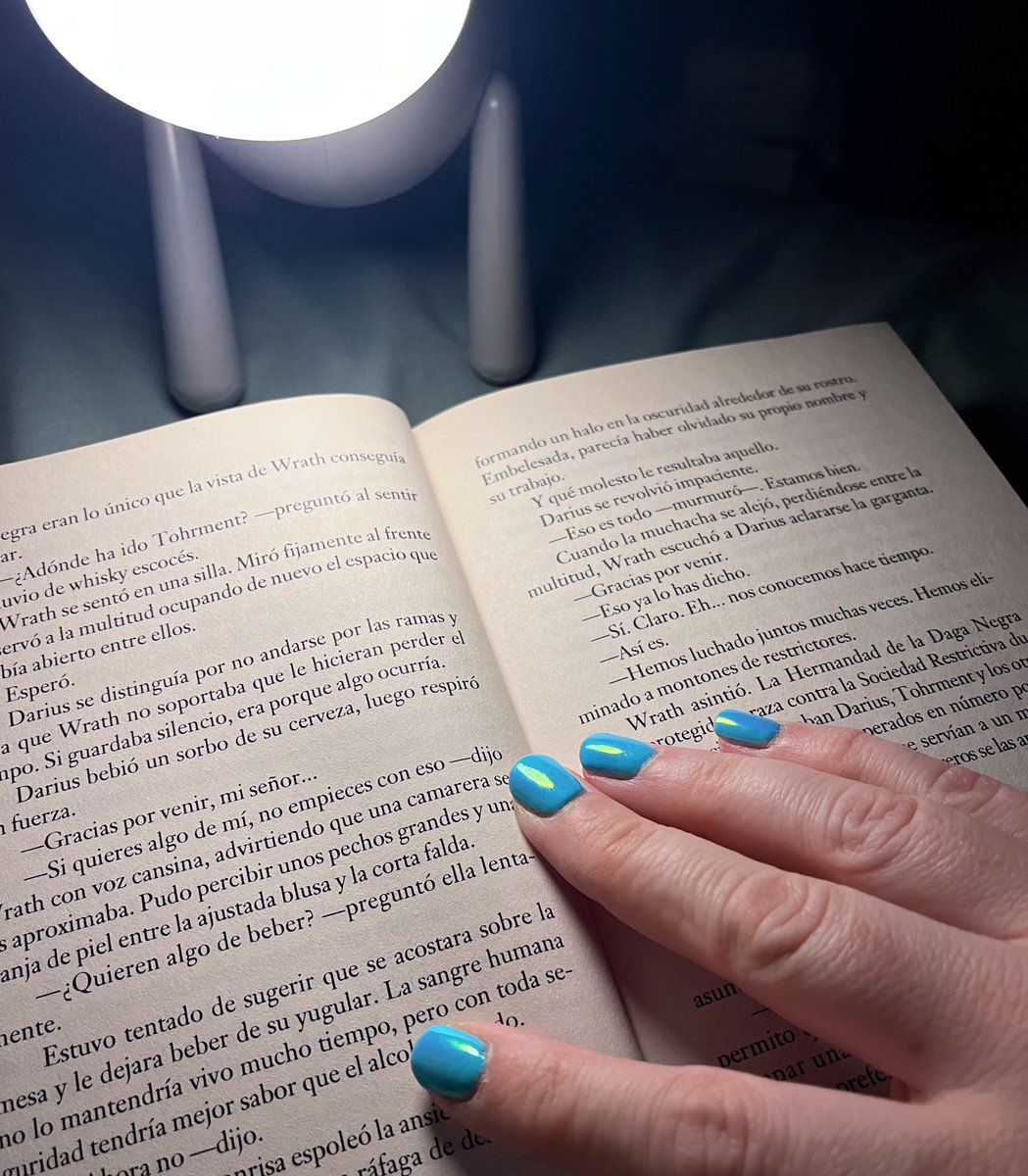 Volviendo a leer 📖 (porque sería un ‘fastidio’ morirse mañana con semejante pila de lectura 🤣)