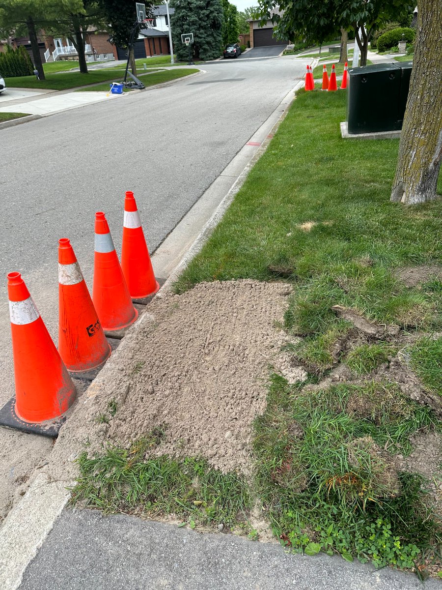 PennyYinMD's tweet photo. @Rogers - You disrupted my lawn without my permission, left it unattended for days, and then gave me the runaround on the phone for 60 minutes of "we can't do anything for you since you don't have an account with us".  Is this not public vandalism? https://t.co/QqIYogjqyH