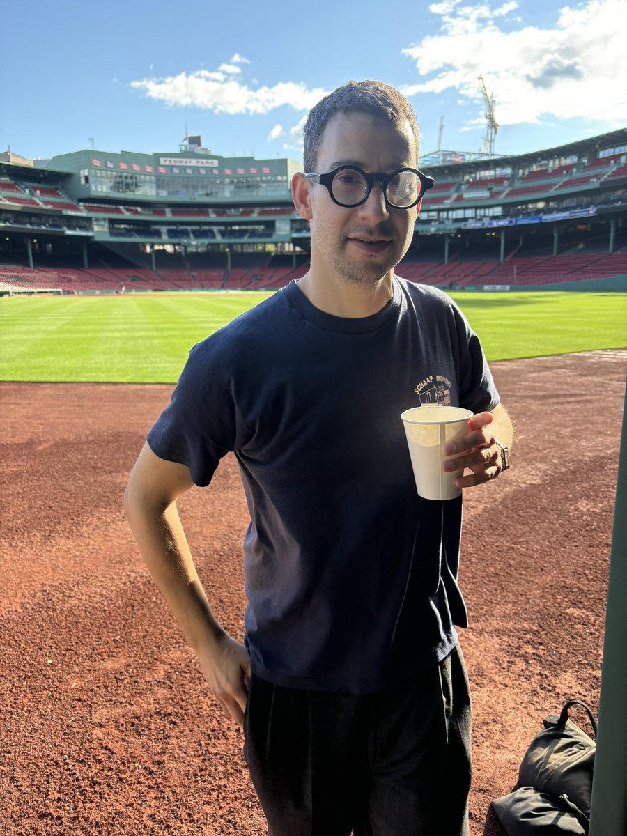 tswifterastour's tweet photo. 🚨| Jack Antonoff stuns https://t.co/nEugvHzO0x