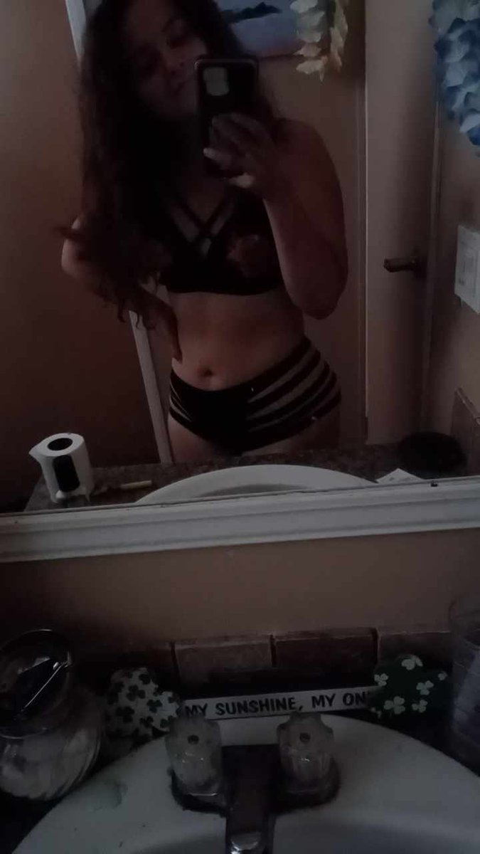 craftspaz's tweet photo. I love my curves if you want to see what's under my cloth visit me at my onlyfans https://t.co/0xRmGbo2sX https://t.co/1RBqb7vag4