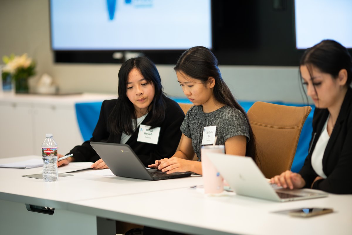 The SVUDL Moot Court 2024 Showcase gave students an opportunity to prepare and argue before a distinguished panel of judges. Click the link to learn more about how these amazing students displayed grace under pressure during this event held at DLA Piper. svudl.org/all-the-latest…
