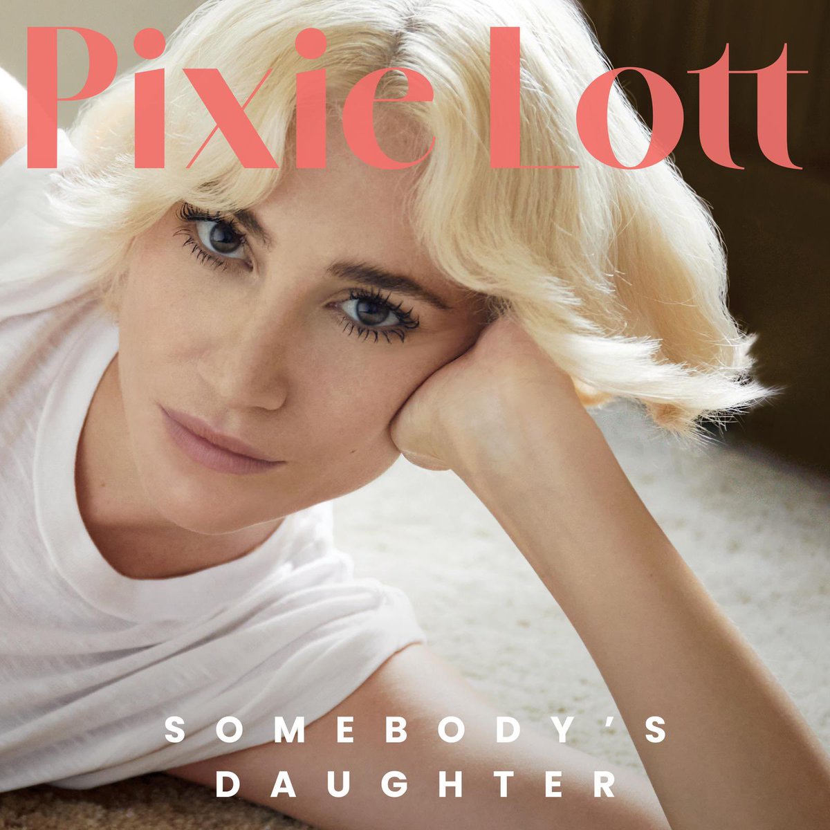 pixielottbr's tweet photo. 🚨 DEMOROU (MAS ELA VOLTOU! 😭😭😭😭)

Pixie Lott anunciou que seu novo single, "Somebody’s Daughter", será lançado na próxima semana, em 20 de junho. https://t.co/1cgHh9pxrh