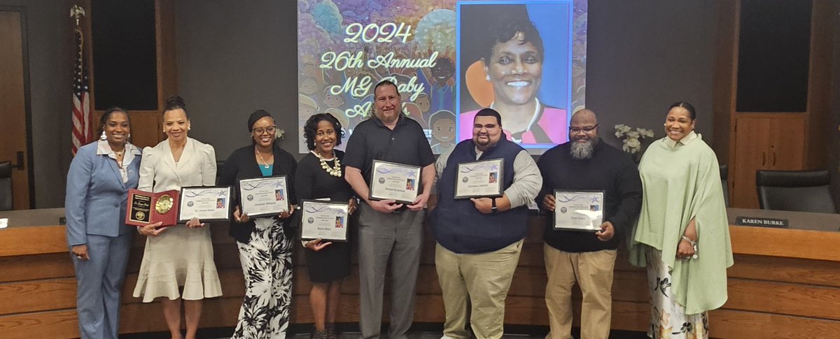 CHCPrinc_Renaud's tweet photo. Proud to celebrate Ms. Williams - a 2024 MG Raby Award Winner! Her work for our school community is immeasurable. Thanks to Ms
Williams and all of our award winners for all that you do! #CHCPride #WeAreWayne @TThomps_ed @CHC_Mr_Johnson https://t.co/F0DyfpgRBS