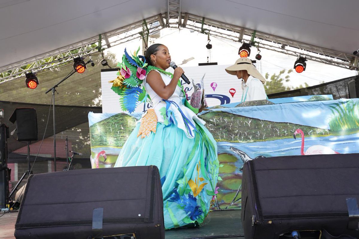 EducacionRDo's tweet photo. Los estudiantes de la #ModalidadenArtes realizaron presentaciones de:

📸Fotografía
🌐Multimedia
🎶Música
💃Danza
🎭Teatro
🎥Cine
🎨Artes Visuales 

#LaRutadelArte 🎨🎭
#Barahona🎉 https://t.co/fAKLzCCET9