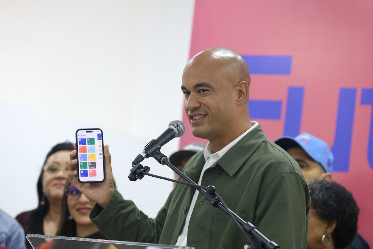 ¡Futuro ya tiene su propia App con sello 100 % nacional! 😎🇻🇪

Un espacio para comunicarnos, compartir ideas, proyectos, sueños y mucho más... 

Los invito a descargarla: 

Play Store 📲 play.google.com/store/apps/det…

App Store 📲 apps.apple.com/ve/app/futuro-…