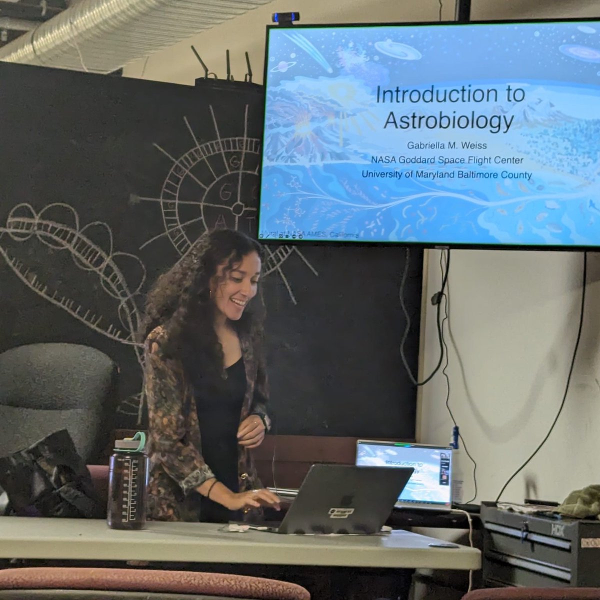 BUGSSlab's tweet photo. Thanks to everyone who joined us in person or online last week! Back by popular demand, Dr. Gabriella Weiss joined us in the #lab for this #astrobiology #seminar and discussed their #research at #NASA. πΎ βοΈ π
#BUGSS #space #STEM #science #aliens #ScienceCommunication https://t.co/Ma7DTndBsI