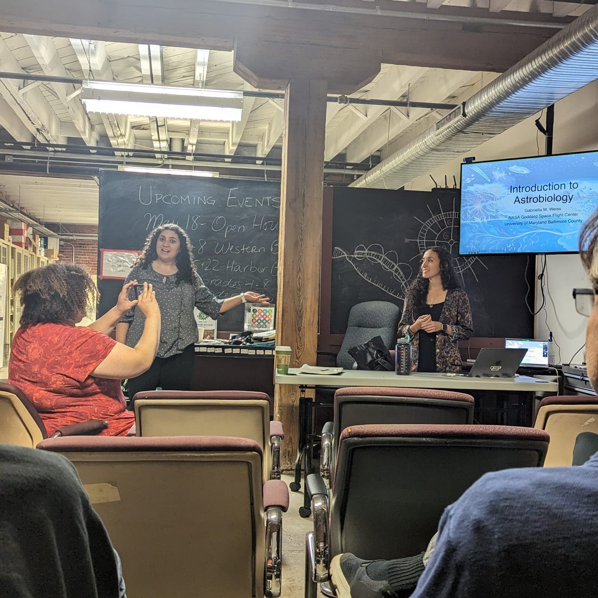 BUGSSlab's tweet photo. Thanks to everyone who joined us in person or online last week! Back by popular demand, Dr. Gabriella Weiss joined us in the #lab for this #astrobiology #seminar and discussed their #research at #NASA. πΎ βοΈ π
#BUGSS #space #STEM #science #aliens #ScienceCommunication https://t.co/Ma7DTndBsI