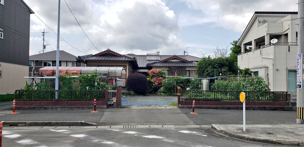 トール tweet media
