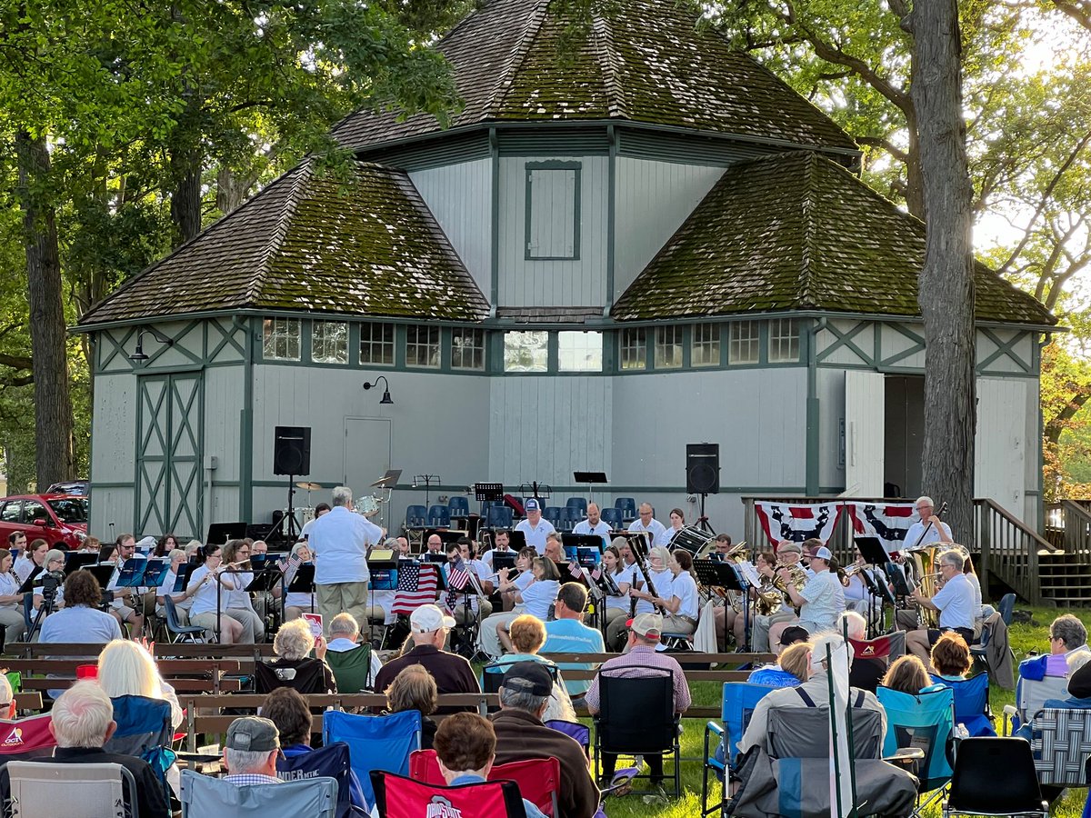 bg_mayor's tweet photo. Thank you to all who joined us for the dedication of the Hometown Heroes Veterans Banners and Community Band Concert yesterday evening! For more information on this important project, visit https://t.co/zURHxWNFu9 https://t.co/bp8WtF2tIW