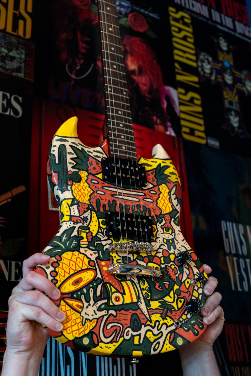 drinkdadwater's tweet image. 🔥GIVEAWAY - One of a kind, custom Dad Water GARY guitar 🎸🔥

Enter to win this 1 of 1 hand painted, vintage guitar inspired by the man, the myth, the legend, GARY (AKA Pineapple Jalapeño 🍍🌶️).

How to enter:
-Follow @drinkdadwater
-Like this post
-For an extra entry, repost or…