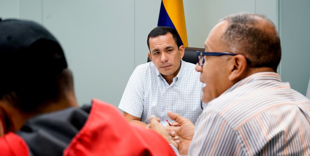 luis_villegasr's tweet photo. Continuando con la agenda impulsada desde nuestro @mincomnacional para la recuperación económica, sostuvimos una fructífera reunión junto a representantes del sector productivo de quesos y carnes en aras de fortalecer el trabajo conjunto con estas áreas de producción, tal como nos ordena mi C/J @NicolasMaduro, para dinamizar el desarrollo económico y la soberanía alimentaria de Venezuela en esta nueva época de renacimiento y crecimiento próspero.
#NicoTieneLasRiendas