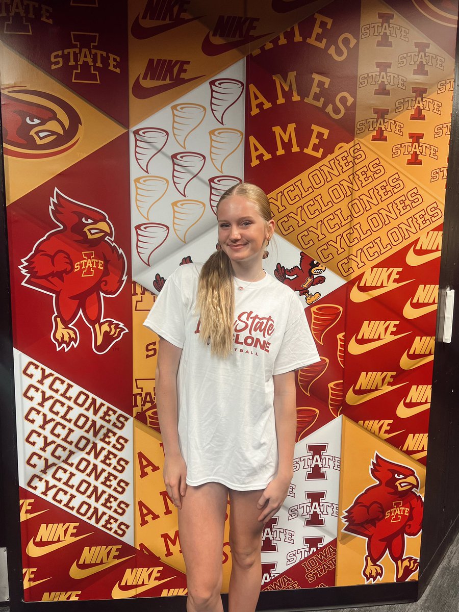 MarisaM2026's tweet photo. Thank you @CycloneVB for an amazing camp today!! Had so much fun meeting new people and playing with them 🌪️💛🌪️ #gocyclones #CyVBCamp https://t.co/v6rRltqygk