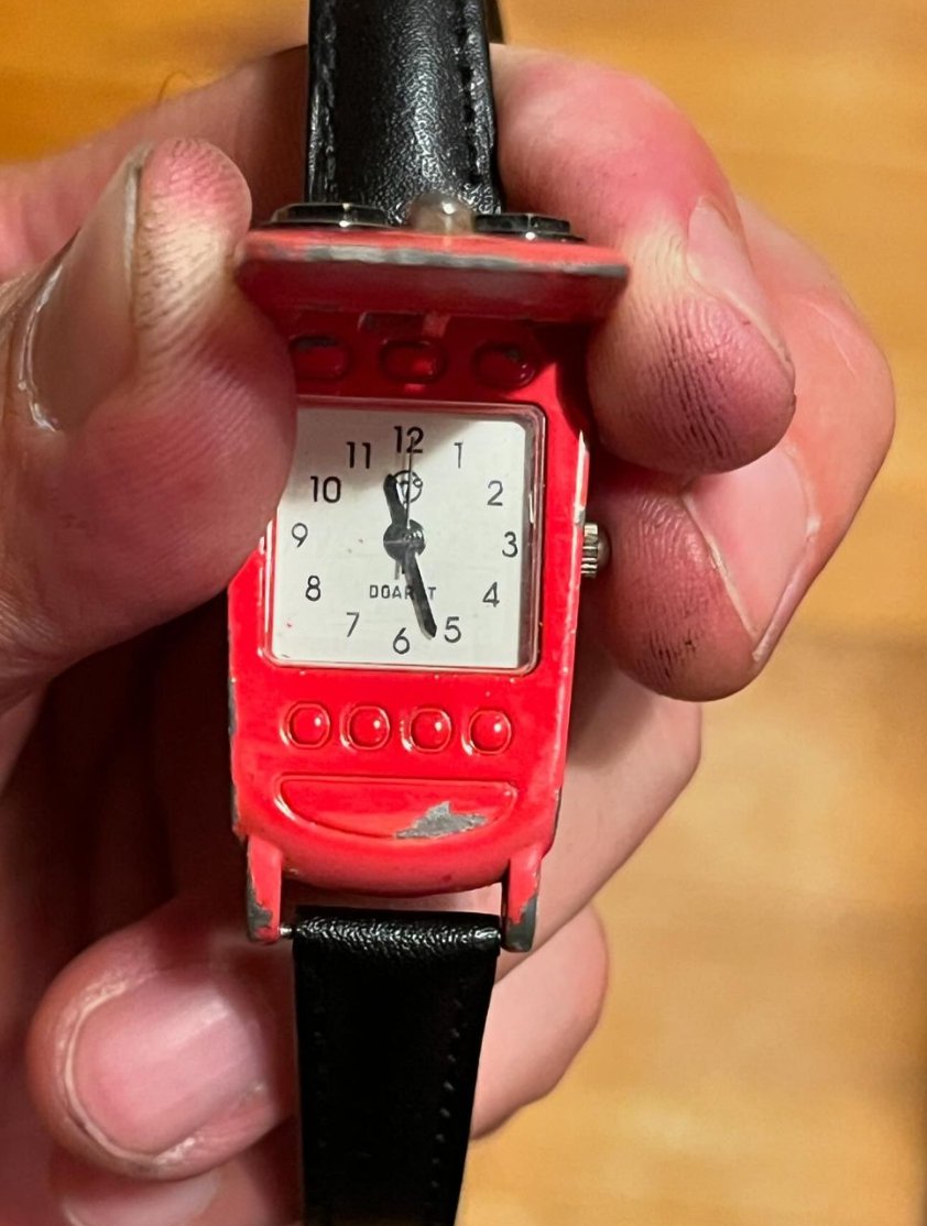 msyssamber's tweet photo. 【推しアイテム】
昔、ZOZOで買ったDOARATのエフェクター腕時計⌚️
元々のバンドは傷んでしまったので交換したいけど、同じタイプは無いので、とりあえず他のバンドと合わせればなんとなく形に⁉️
どうやらディストーションのようですw
#サウンドハウス
#ギターエフェクター
#ギターは弾けない
#doarat https://t.co/9pzCAr4vuI