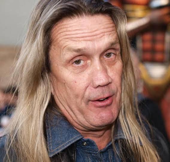 MusicRandomFact's tweet image. Junio 5, 1952.
Nace en Londres, Inglaterra, Michael Henry "NICKO" MCBRAIN. Músico, baterista, miembro de "Iron Maiden" desde 1982. Antes tocó en bandas como Peyton Bond, The Axe, Streetwalkers y McKitty. El estilo de tocar de McBrain es reconocido por usar un solo bombo.