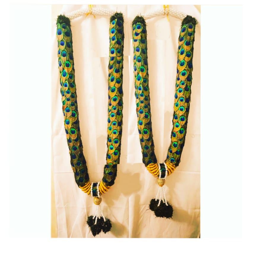 GetFlowersDaily's tweet photo. <!--td {border: 1px solid #cccccc;}br {mso-data-placement:same-cell;}-->🦚✨ Add a Touch of Regal Elegance to Your Celebrations with Peacock Feather Garlands in Bangalore! 🎉
🌐Visit our website: [https://t.co/EIwtKAaC7V]
#PeacockFeatherGarland #BangaloreEvents #RegalDecor https://t.co/dAJBWxJ8P8